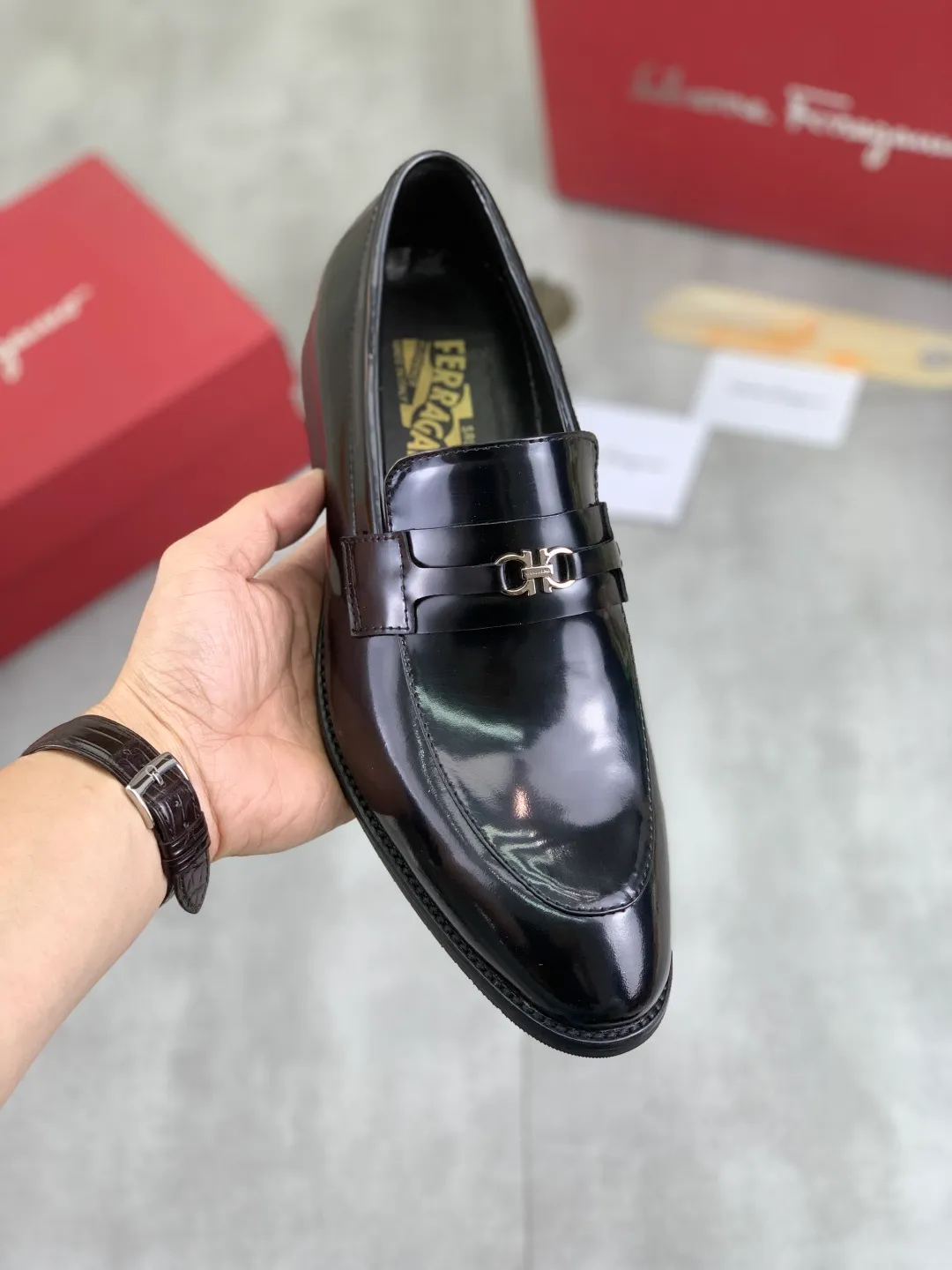 Men's Men's Shoes 💰P480💰[New Style] Water-dyed Niuli 🆘[Salvatore Ferragamo] Ferragamo's latest casual business leather shoes for men! Available at counters simultaneously! The fabric is made of specially imported original calfskin, and the interior is made of imported water-dyed cowhide. It is absolutely luxurious and leads the fashion trend. Matching code: 39-44, black optional